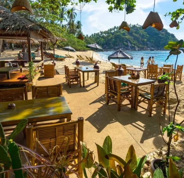 Restaurant view to Beach